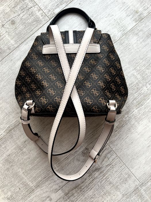 Оригинальный рюкзак Guess (чек из магазина есть)
