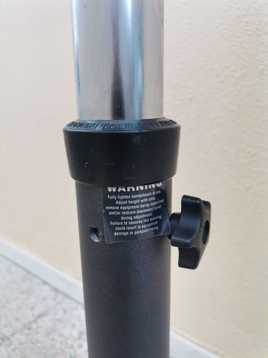 Carrinho multimedia Projector