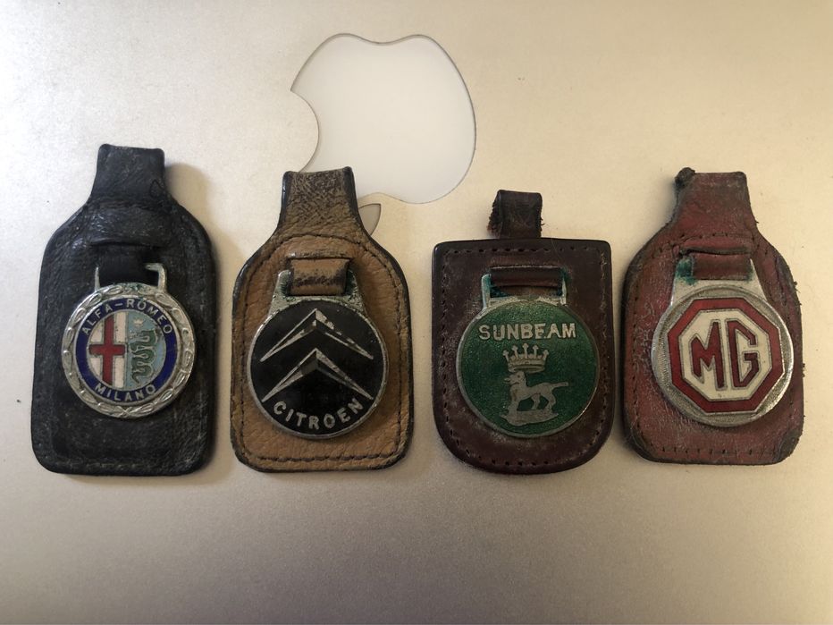 Porta chaves muito antigos em couro