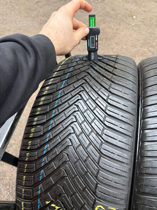Шины бу 255 45 R 19 Continental allseason contact seal всесезон антипр