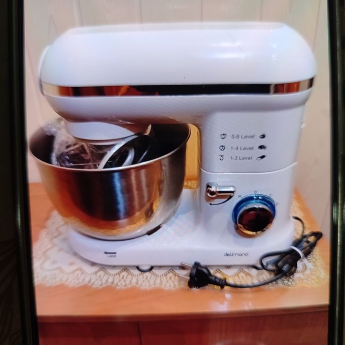 Кухонный робот. (Міксер. Тістоміс.)