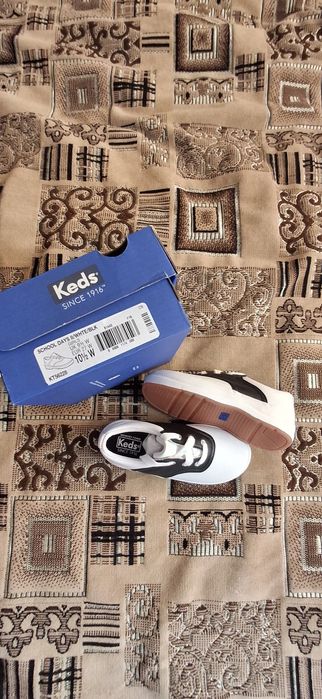 Продам,Кросівки..