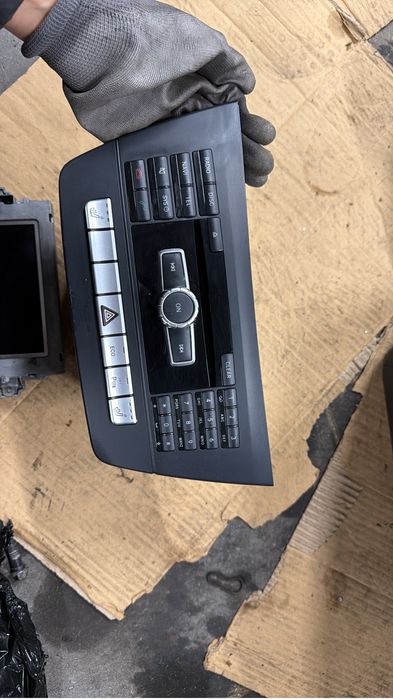 Radio mercedes c klasa w204 wyświetlacz