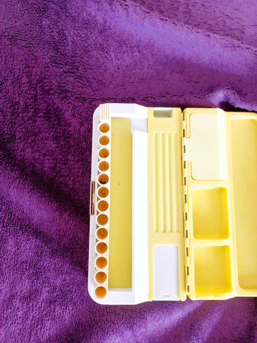 Piórnik vintage, PRL, lata osiemdziesiąte. magnes. dwustronny