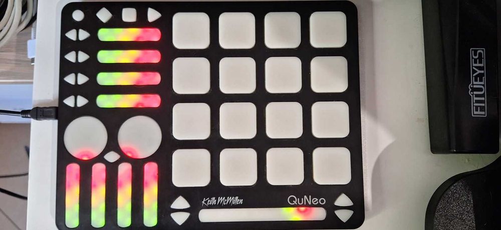 Controlador MIDI Pad Keith McMillen Instruments QuNeo 3D para Ableton Live ou outras DAW