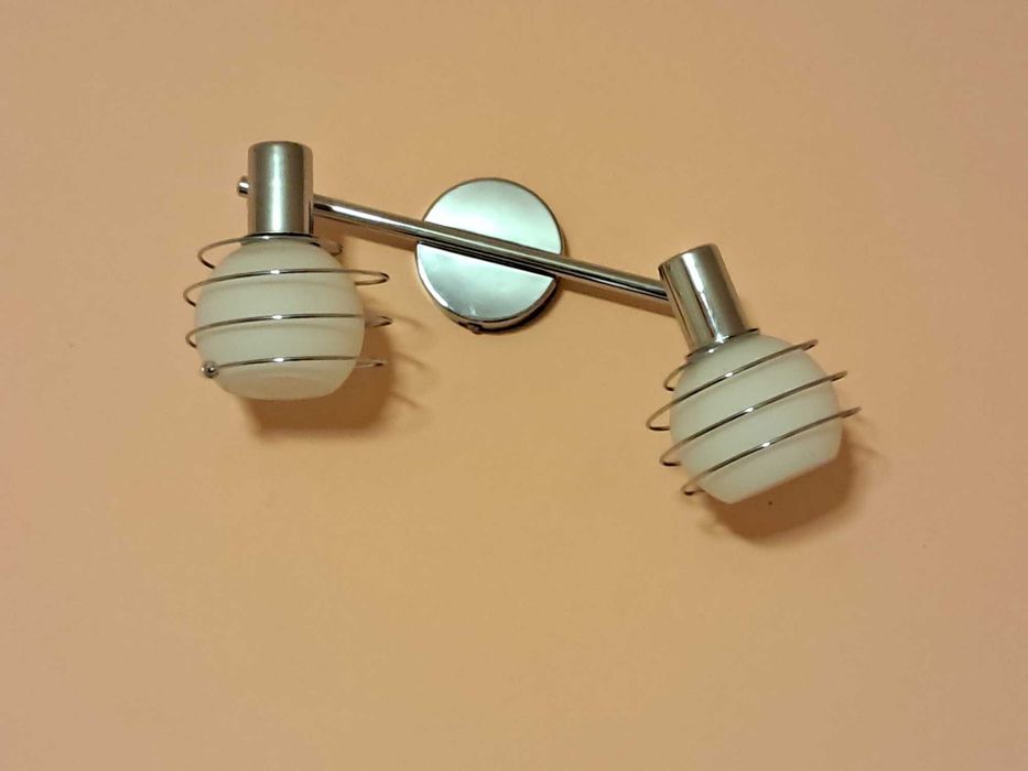 Lampa ścienna do salonu