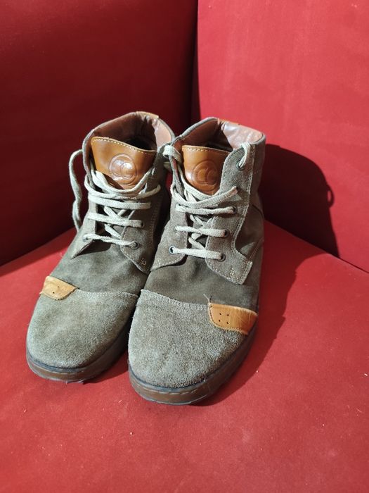 Sapatos e Botas Como Novos