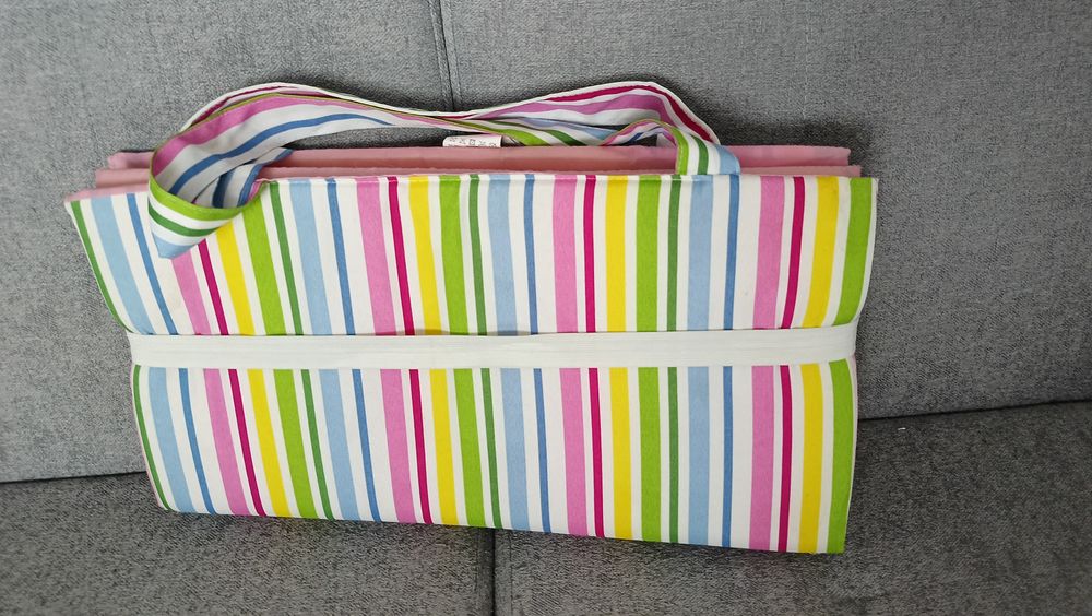 Mata plażowa w paski nieużywana