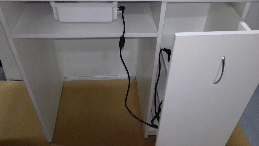 Стіл для манікюру з витяжкою TERI