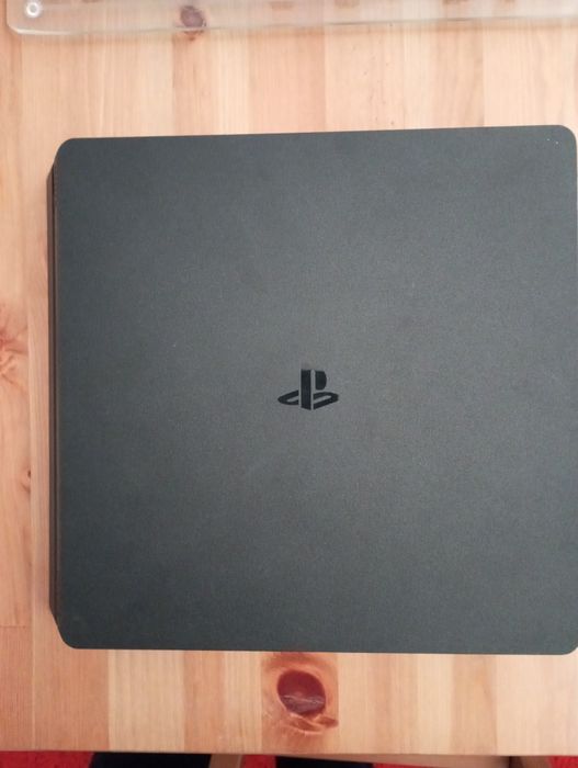 Vendo PS4 Slim 1tb + Comando  c/jogos