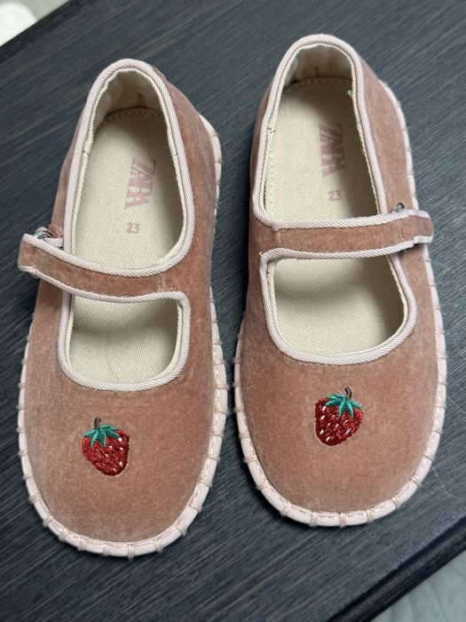 Велюрові балетки zara