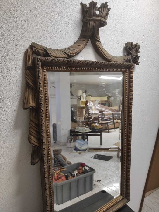 Espelho Antigo Dourado com Entalhe Clássico