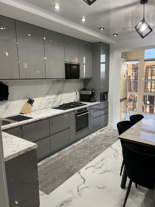 Двокімнатна квартира з меблями та технікою