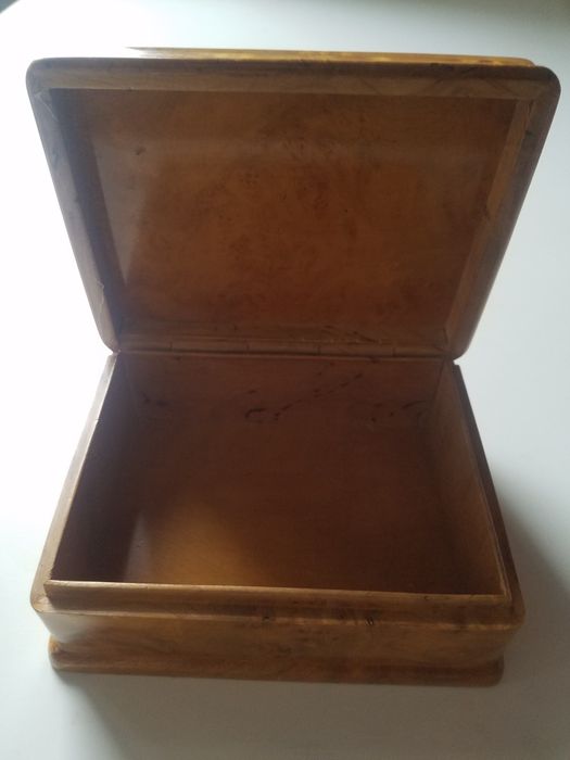 скринька з карельської берези