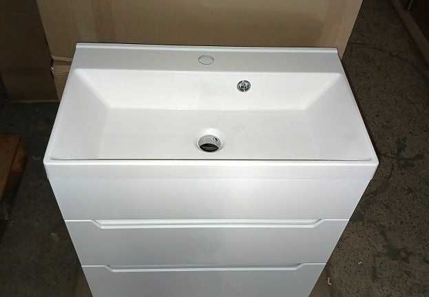 Прямоугольный умывальник в комплекте с тумбой. Новый комплект в ванну.