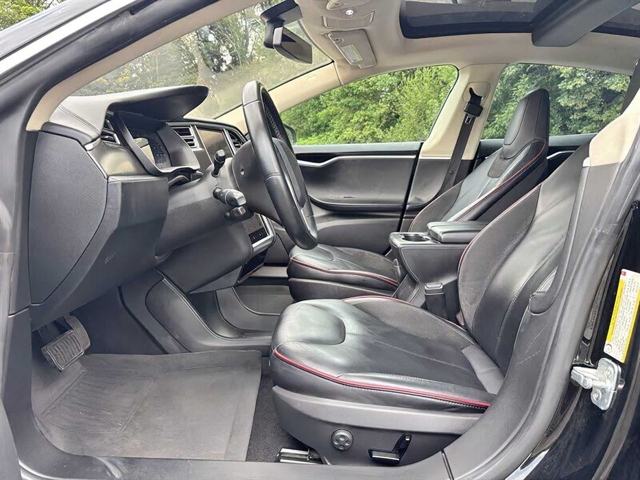 Tesla Model S      2015