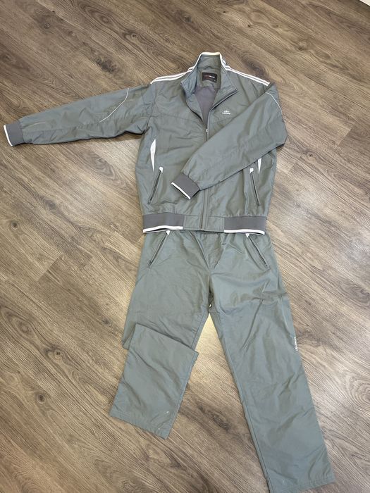 Чоловічий спортивний костюм