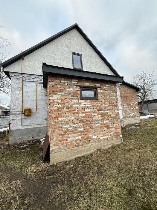 Продається будинок в м.Звенигородка у районі 5 школи