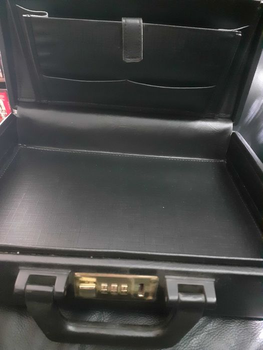 Damska skórzana czarna Aktówka Damska Elegancka z zamkiem szyfrowym