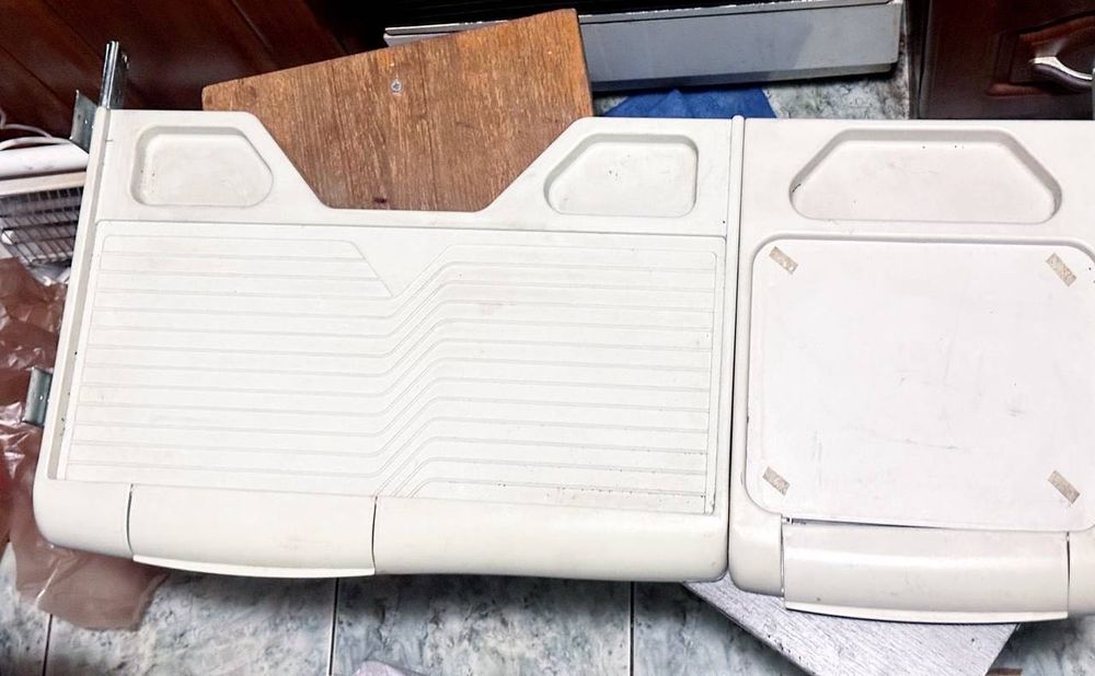 Выдвижная полка для клавиатуры и мышки