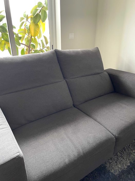 Sofá de 2 lugares cinzento em bom estado – 150€