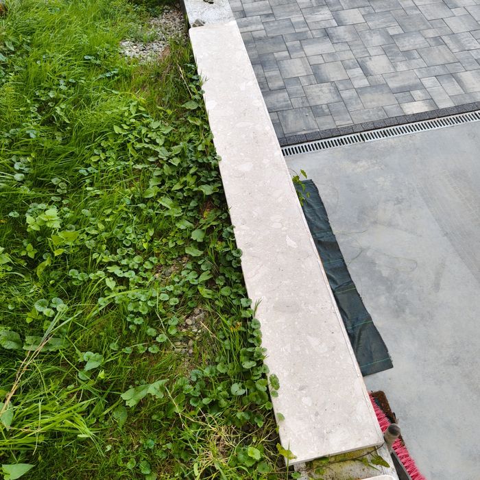 Parapet kamienny