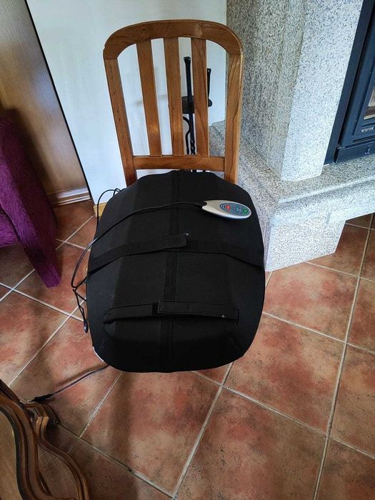 Aparelho para massagem de costas e glúteos portátil