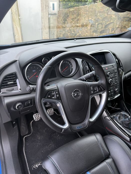 Opel Astra GTC — fotografia 3