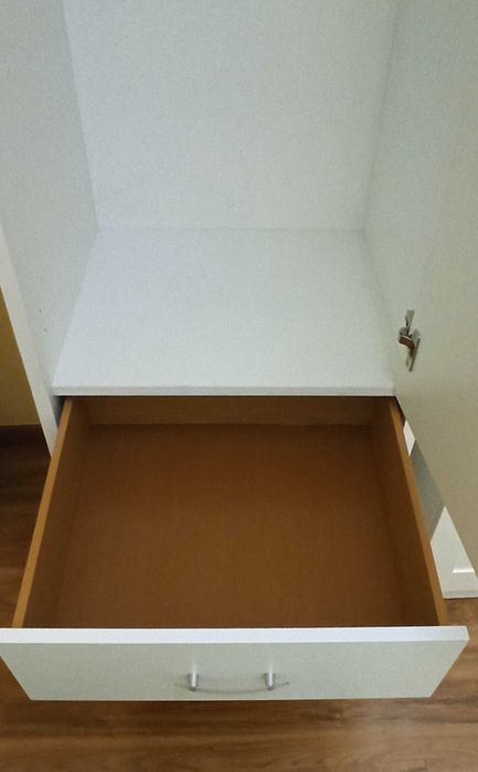 Roupeiro branco de 1 porta