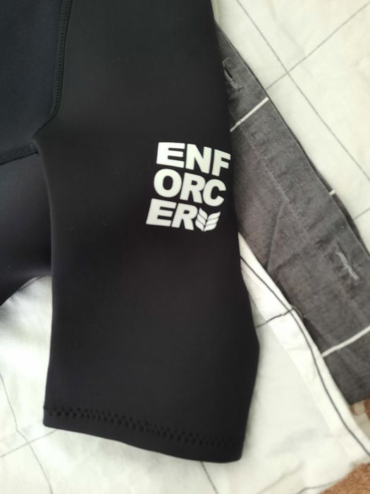 Fato de surf novo