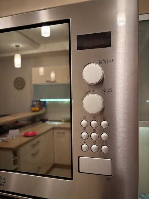 kuchenka mikrofalowa firmy Hotpoint Ariston