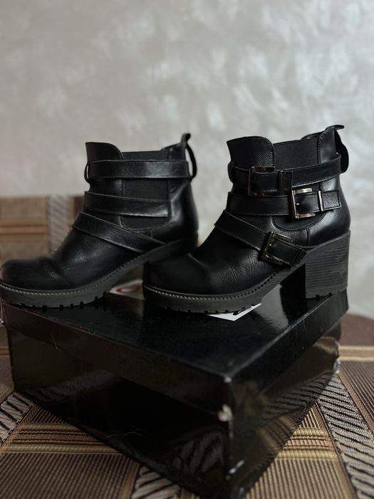 Жіночі чоботи 38 р