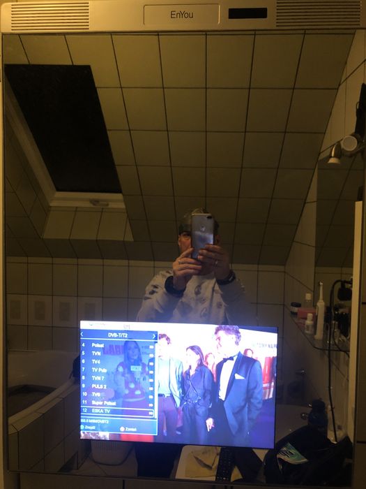 Telewizor w lusterku do łazienki