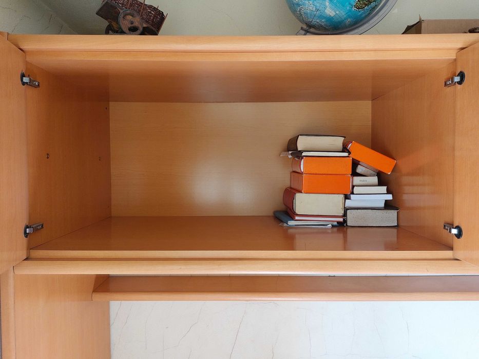 Móvel de Arrumação Estúdio em madeira cerejeira