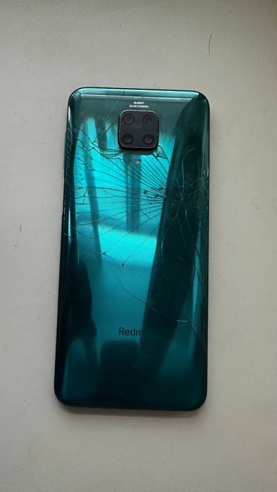 Продам телефон , не глюче працює добре.Всі дефекти видно на фото