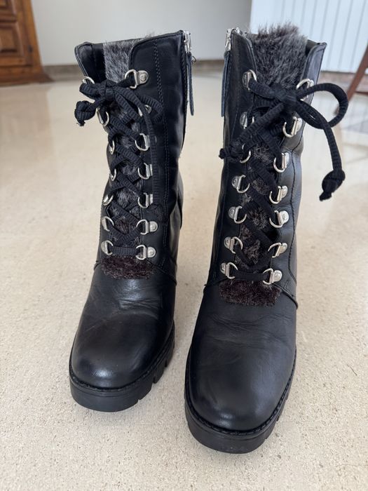 Botins em pele com salto