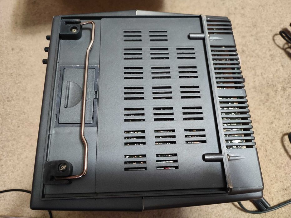 Телевизор - радио портативный Електрон 16ТБ-400Д  состояние нового.