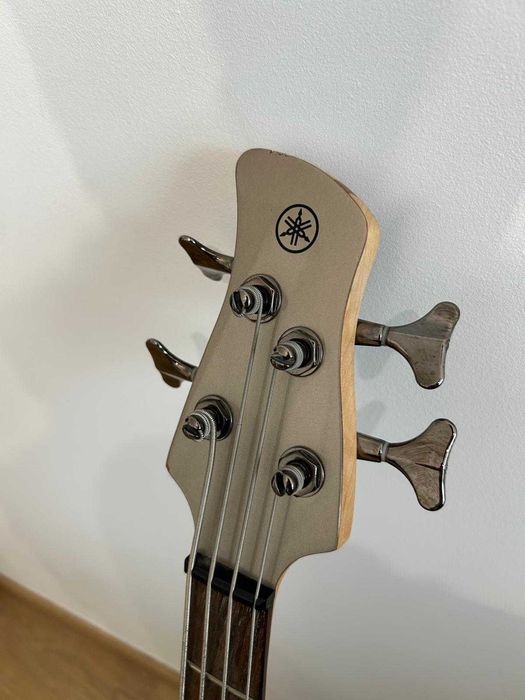 Gitara basowa Yamaha TRBX304 – używana bardzo mało, w pełni sprawna