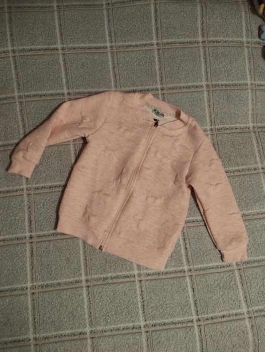 Гарненька кофтинка