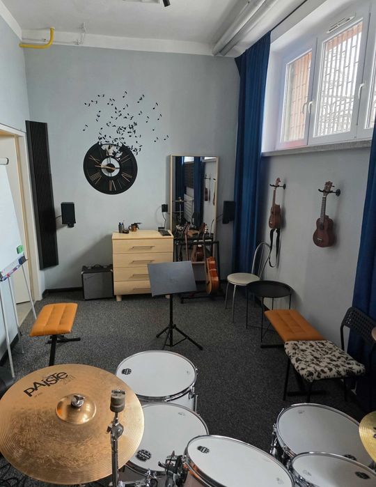 Szkoła muzyczna Knurów – gitara, pianino, akordeon, perkusja, śpiew