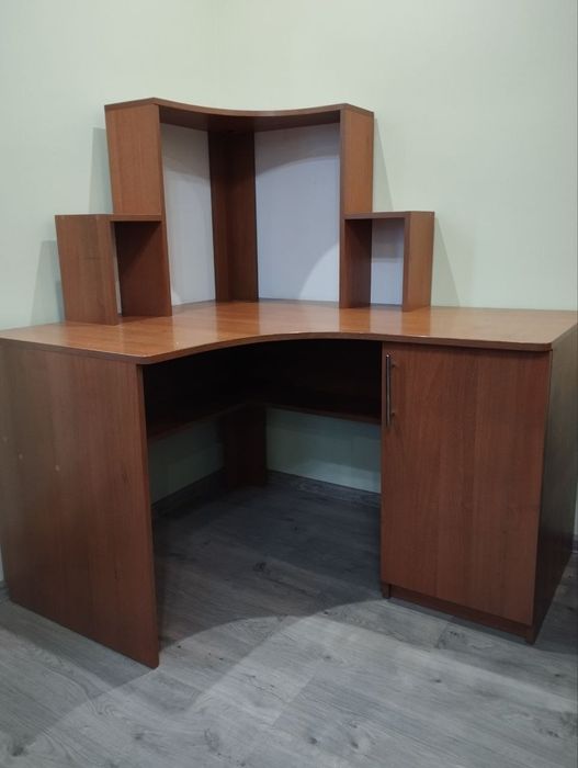 Продаю письмовий стіл