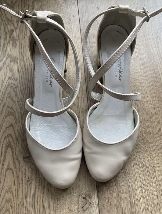 Piękna suknia ślubna