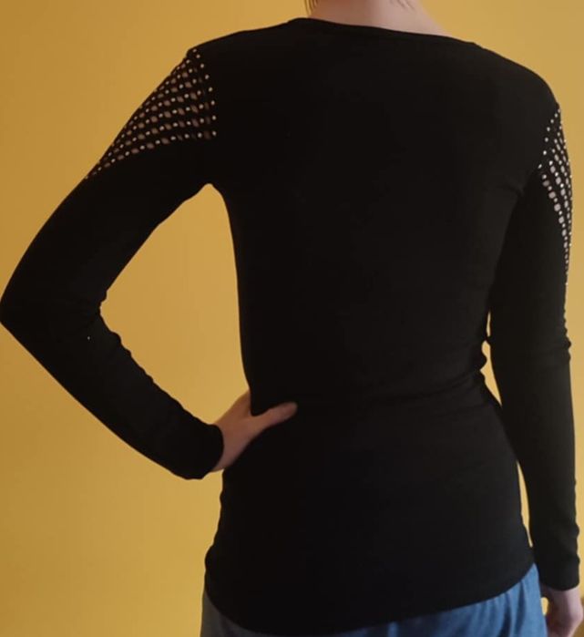 Czarna bluzka z długim rękawem marki 3M
