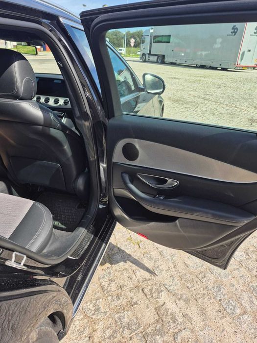 Excelente oportunidade - Mercedes-Benz E220