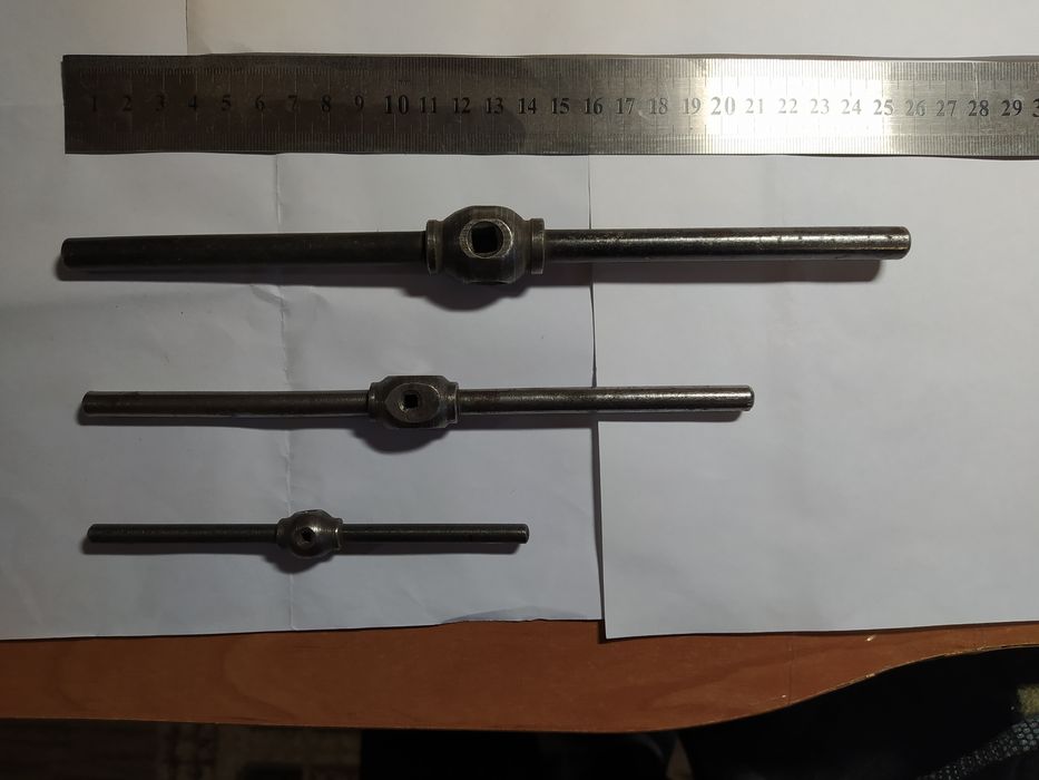 Воротки слесаря для метчиков