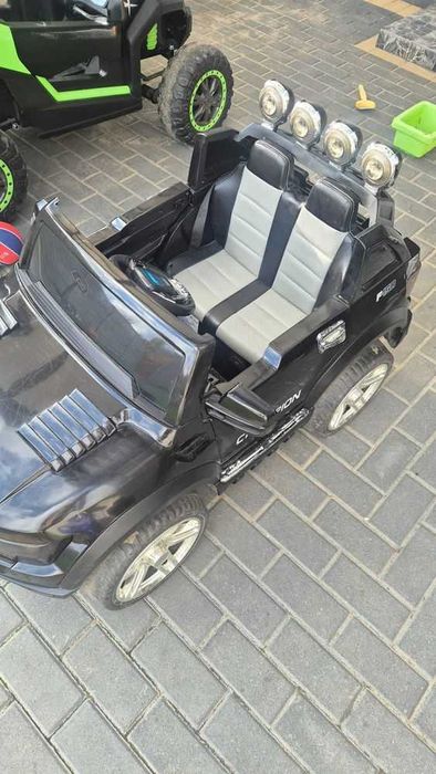 Jeep auto na akumulator