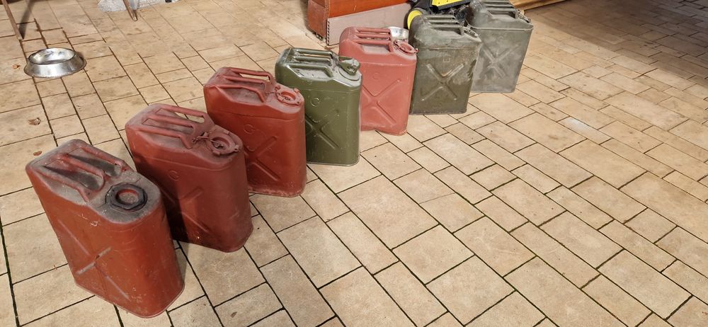 Kanister do Forda Mutt Jeep Wiilys