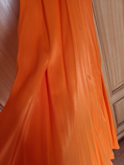 Vestido laranja de cetim Sfera, novo ainda com etiqueta