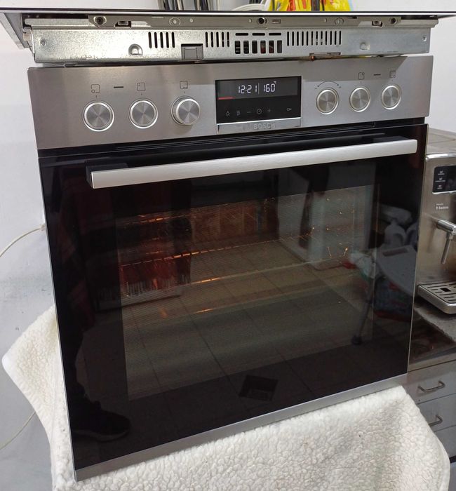 Встраиваемая духовка с индукционной поверхностью Бош Bosch HEA578BS1