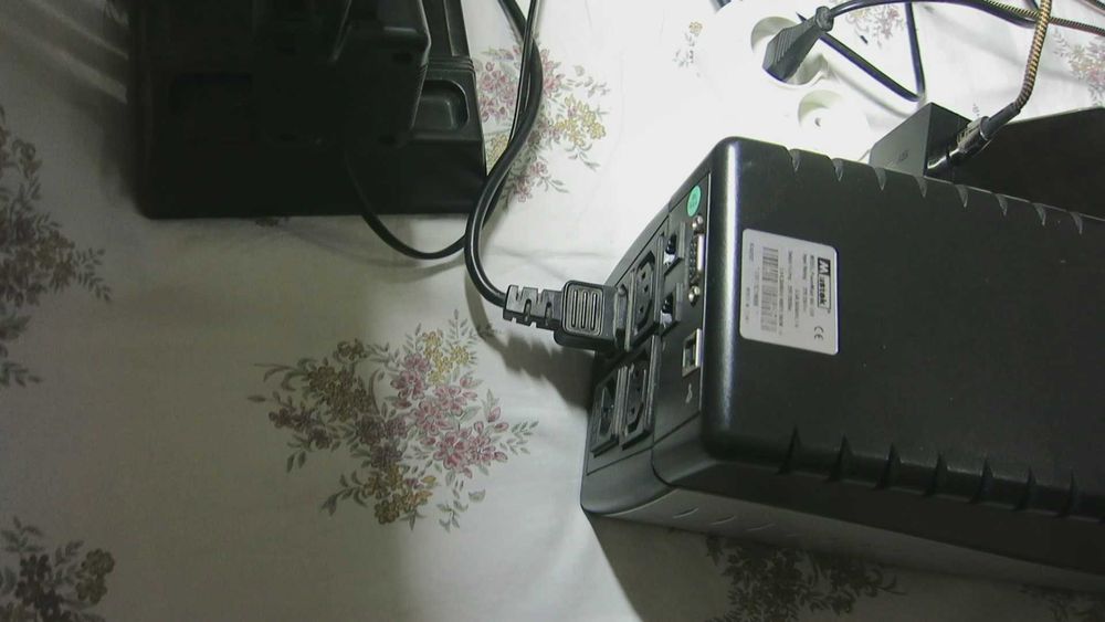 Универсальный источник аварийного питания PowerMust 600 USB/230V/360W